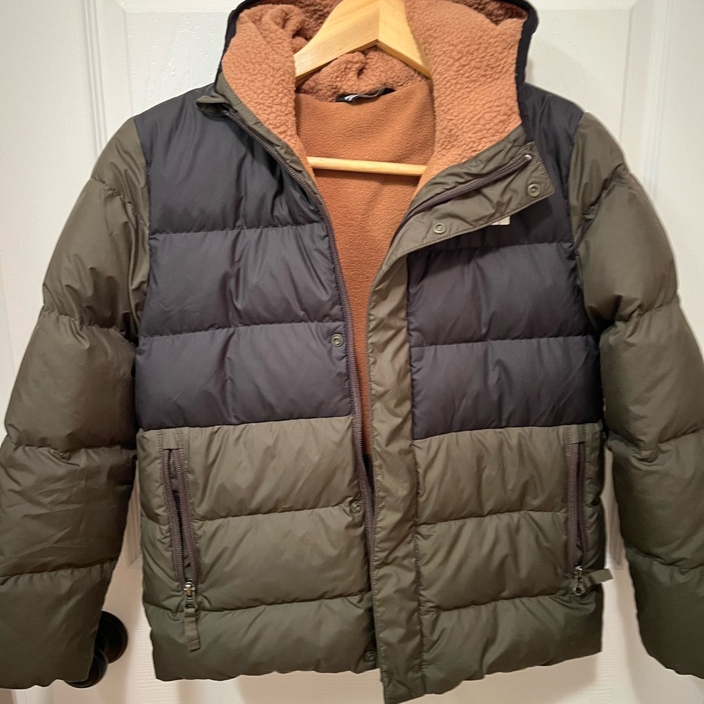 Boys North Face Winter Green and Black Puffer Jacket with Tan Lining